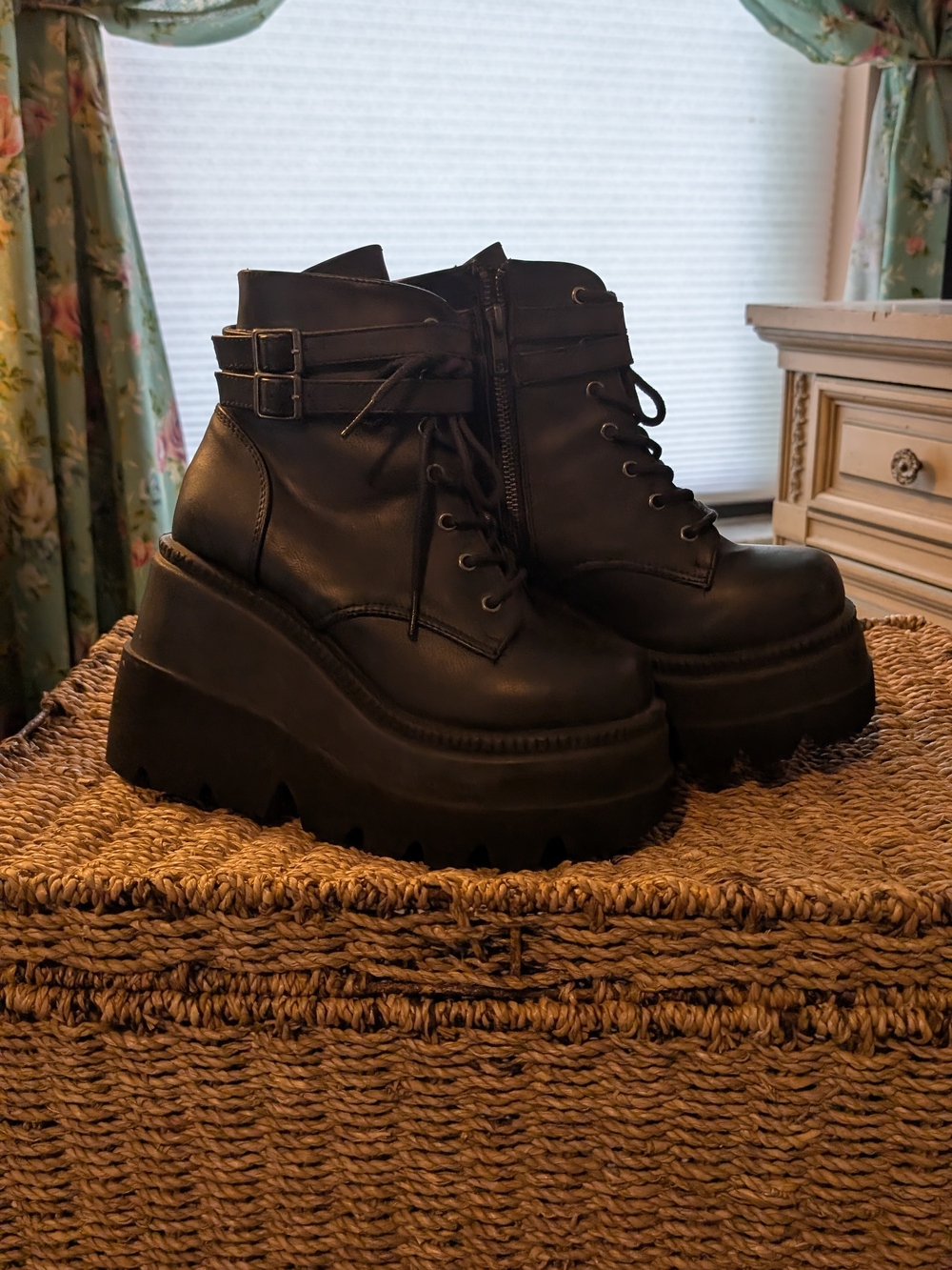 Demonia Shaker 52 Black Chunky Platform Combat Boots